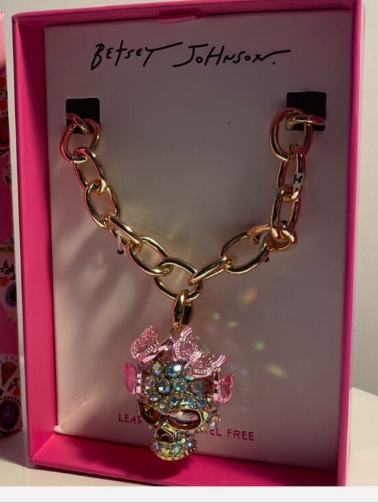 Betsey Johnson Jewelry - ✨️💓NWT BETSEY JOHNSON VIRAL TIKTOK GOLD SKULL STATEMENT NECKLACE ✨️💓💀